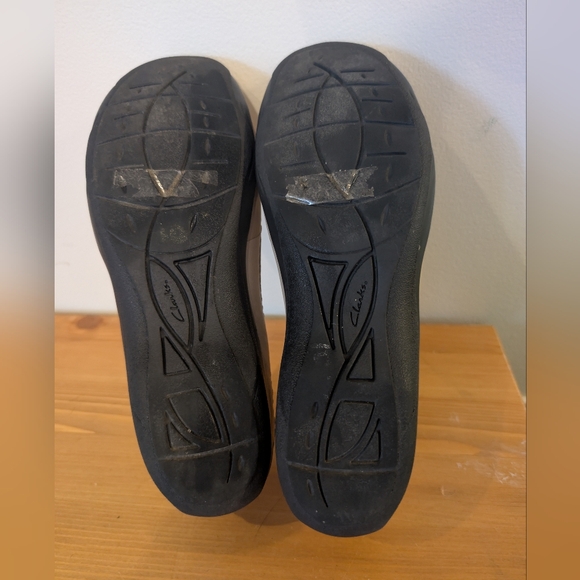 Clarks Artisan Leather Slip-On Loafers | Women’s Size 8 | Comfort Shoes - Picture 6 of 6